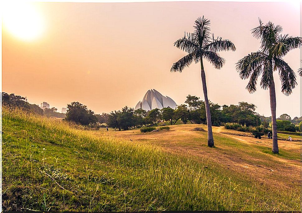 Sunset at the Lotus Temple in Delhi