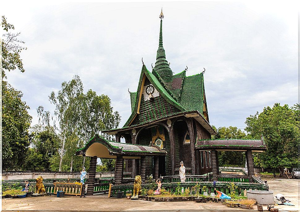 Wat Pa Maha Chedi Kaew in Thailand