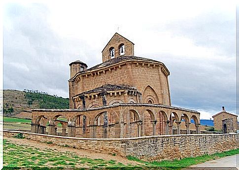 We follow the Romanesque Route in Navarra