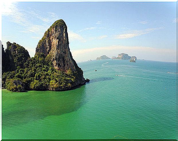 View of the coastline of Tonsai Bay