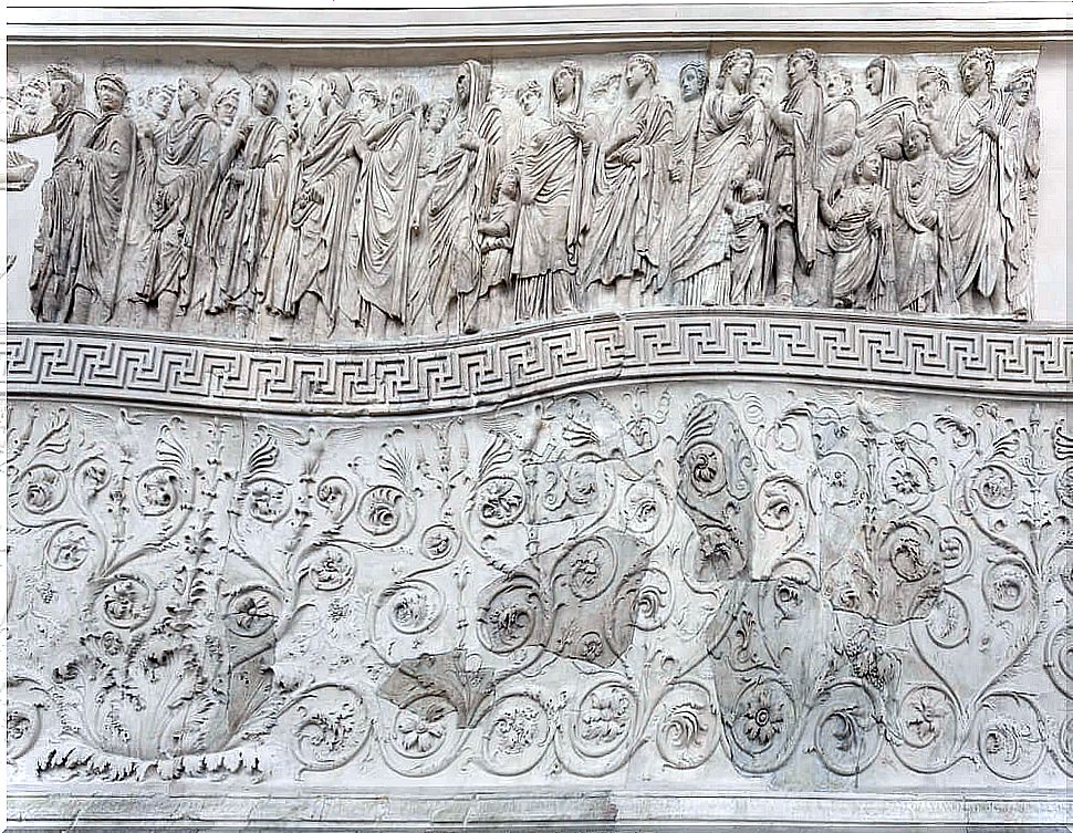 Ara Pacis side