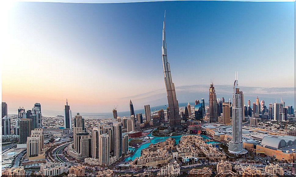 Burj Khalifa: climb the tallest tower in the world