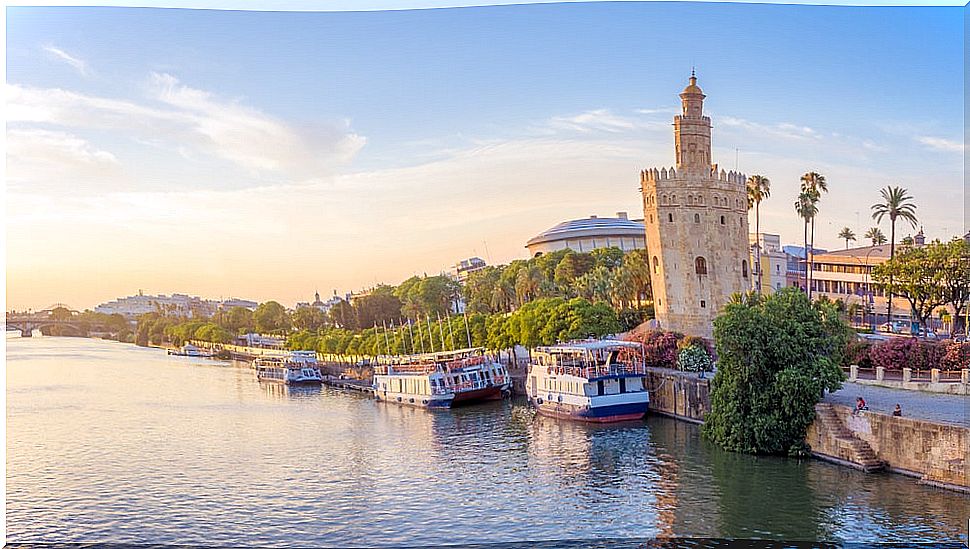 Discover the history of the Torre del Oro in Seville