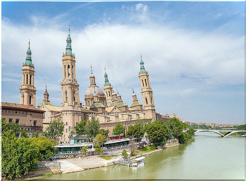 Basilica of Our Lady of Pilar and the Ebro river