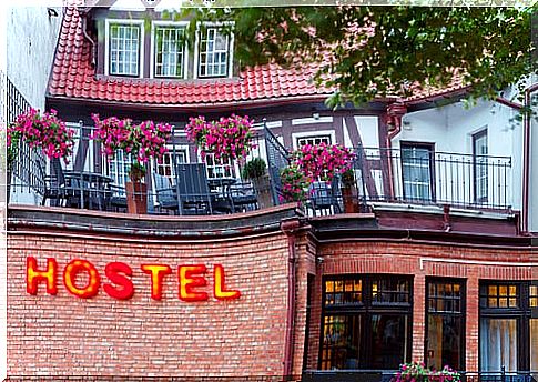 Hostel, place to stay when traveling alone