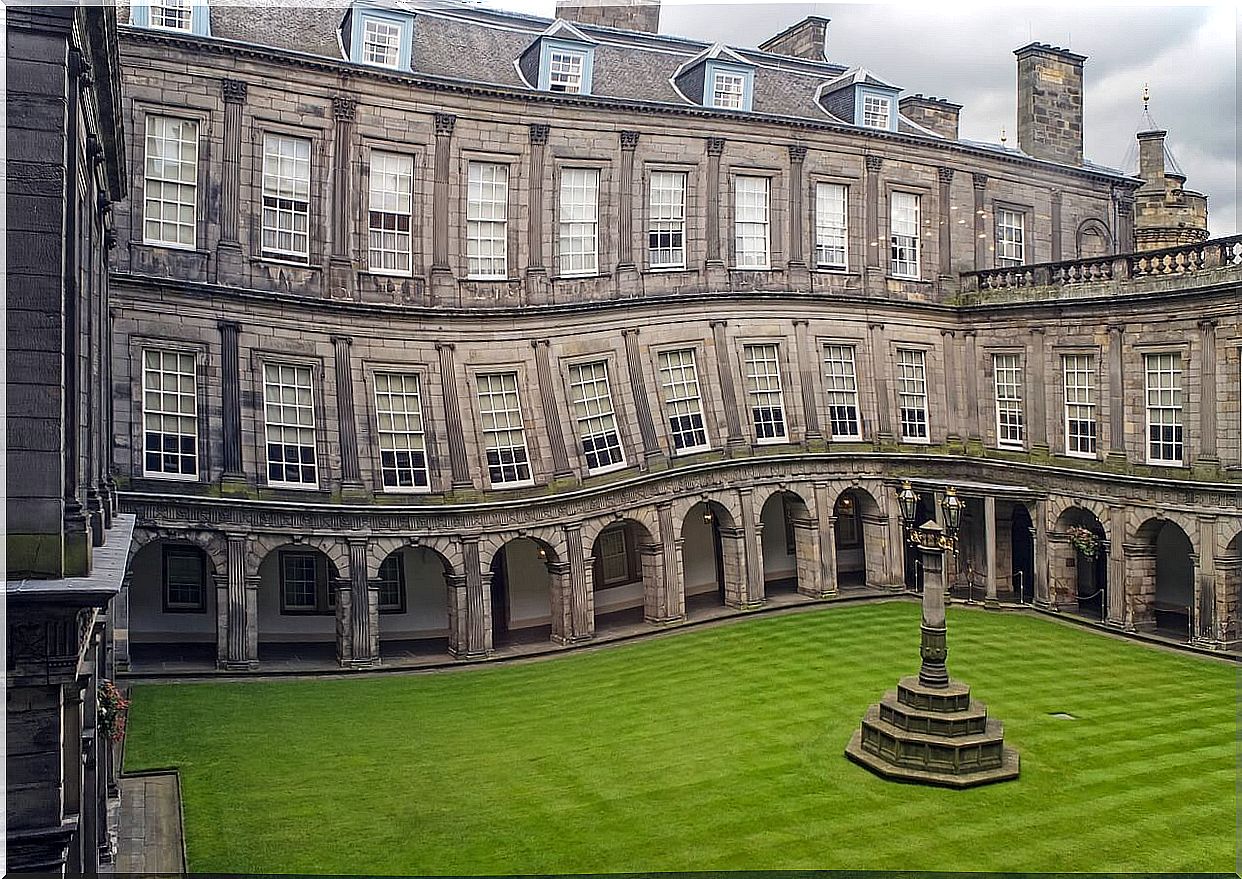 Holyroodhouse courtyard