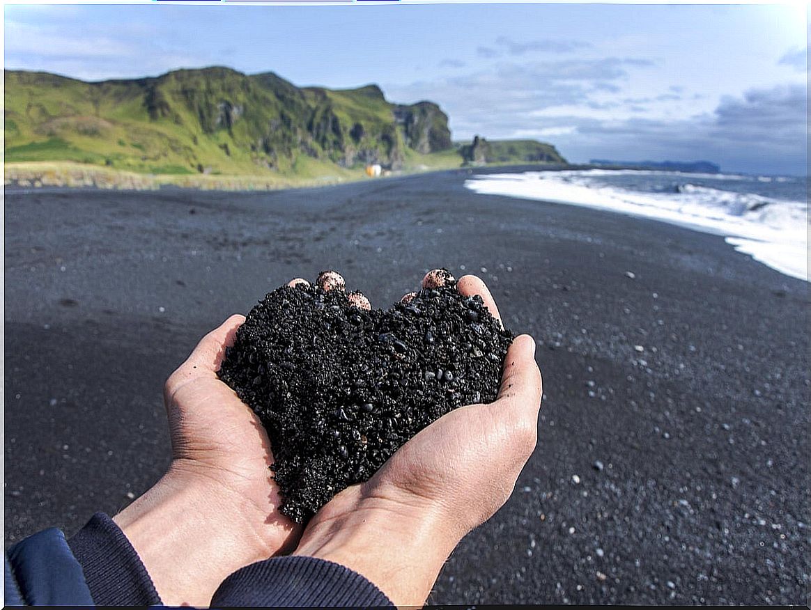 Get to know the wonderful black sand beaches in Iceland