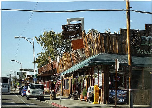 Lone Pine Street