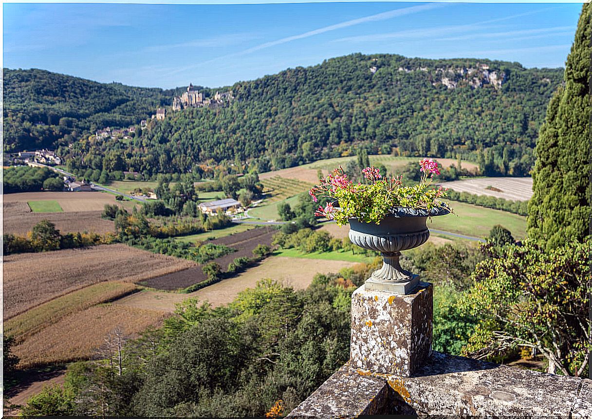 The valley of the Dordogna observed from the gardens of Marqueyssac.