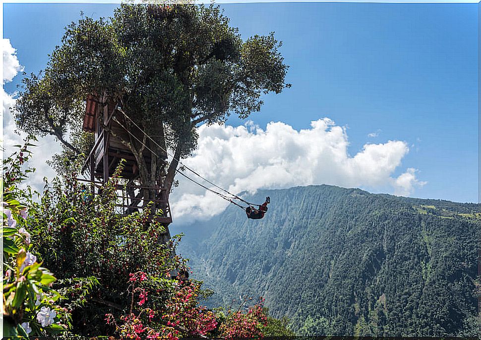 Swing of the end of the world in Ecuador: a fantastic site