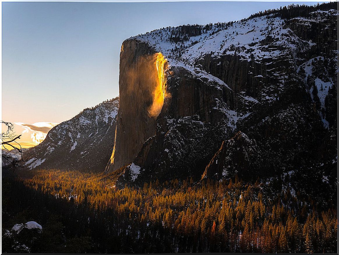 Due to the reflection of sunlight, the water in this waterfall takes on the color of fire.