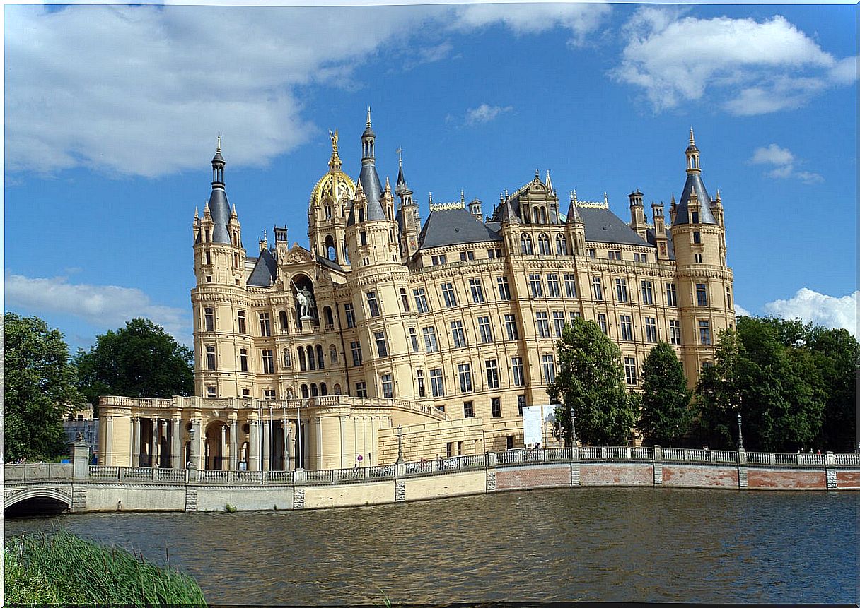 The history of the Schwerin Palace in Germany