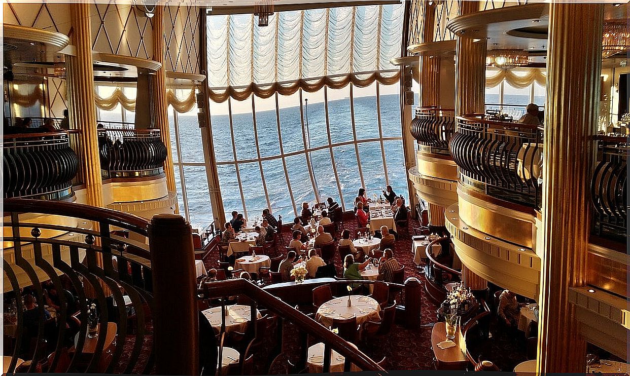 Cruise restaurant