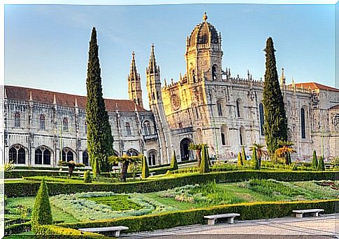 The serene beauty of the Jerónimos Monastery in Lisbon