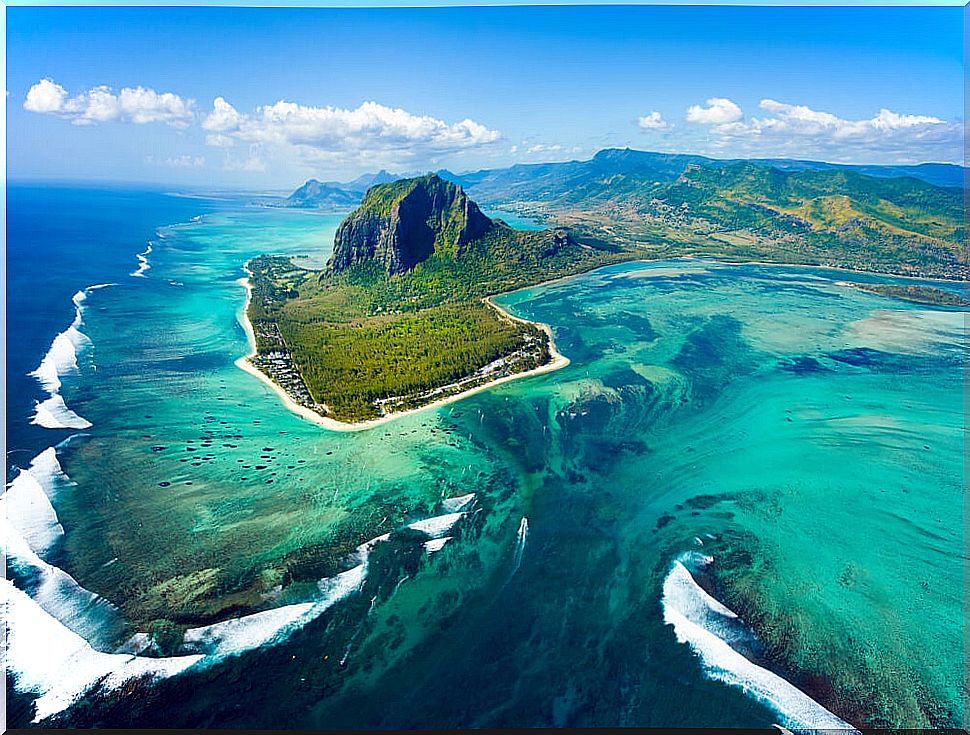 The underwater waterfall of Mauritius: a breathtaking landscape