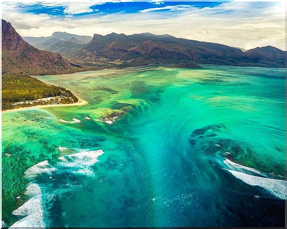 Mauritius underwater waterfall