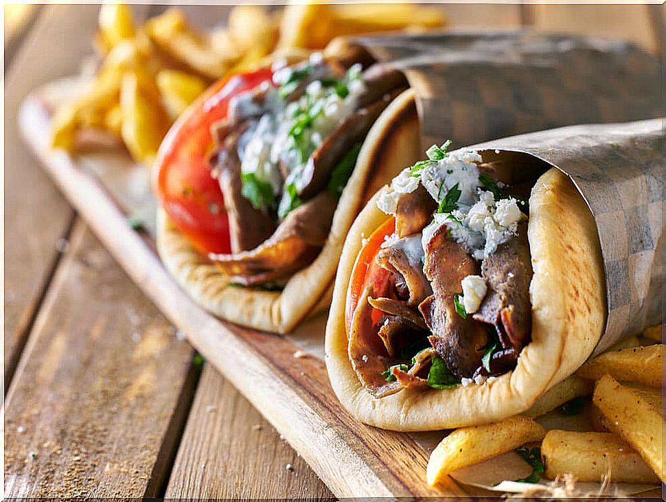 Gyros, one of the dishes you have to eat in the Greek islands