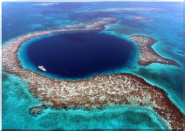 Blue Hole in Belize, one of the extreme places in the world