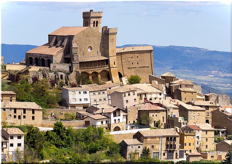 We visit the medieval city of Ujué in Navarra