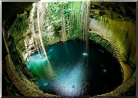 Cenote Ik-kil in Mexico