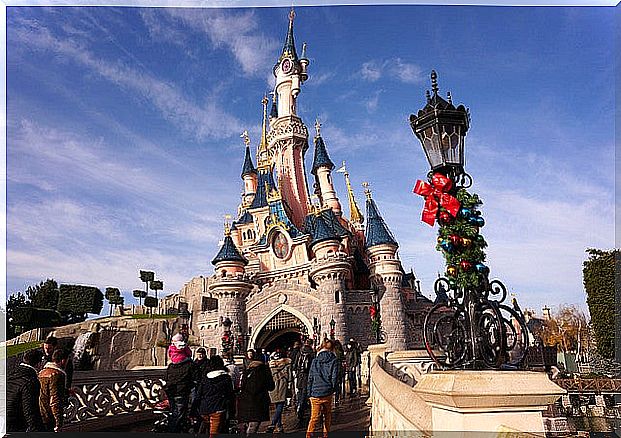 Travel to Disneyland Paris, the park at Christmas