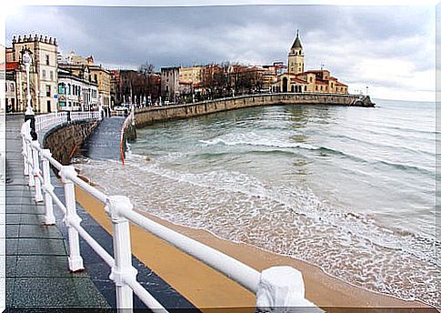 Wall of San Lorenzo in Gijón